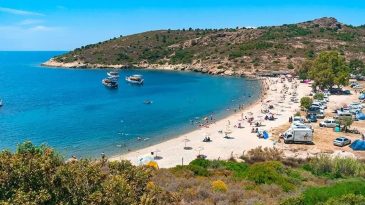 Yaz tatilinde rotanızı Foça’ya çevirin: Doğa ve huzur sizi bekliyor