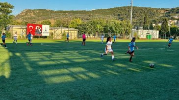 Yeşil sahada final heyecanı: İzmir takımlarından kıran kırana m&uuml;cadele