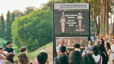 'Gençler İzmir'i Geziyor'da yeni durak Efes