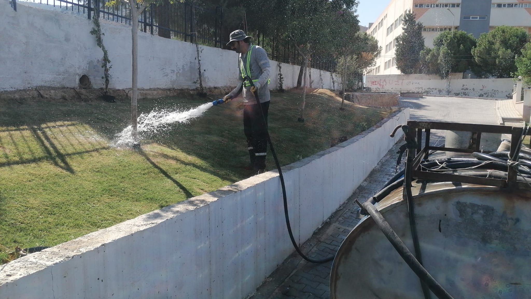 Güzelbahçe Parkları Sulama Çalışmaları