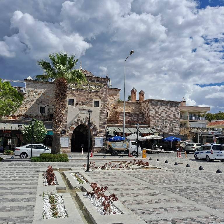 Çeşme Kervansarayı dış görünüm