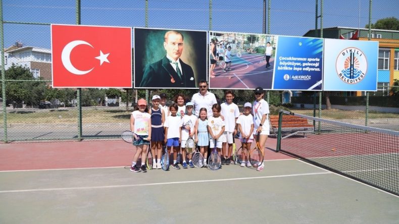 55 minik sporcu kortta buluştu: Dikili’de tenis kursu