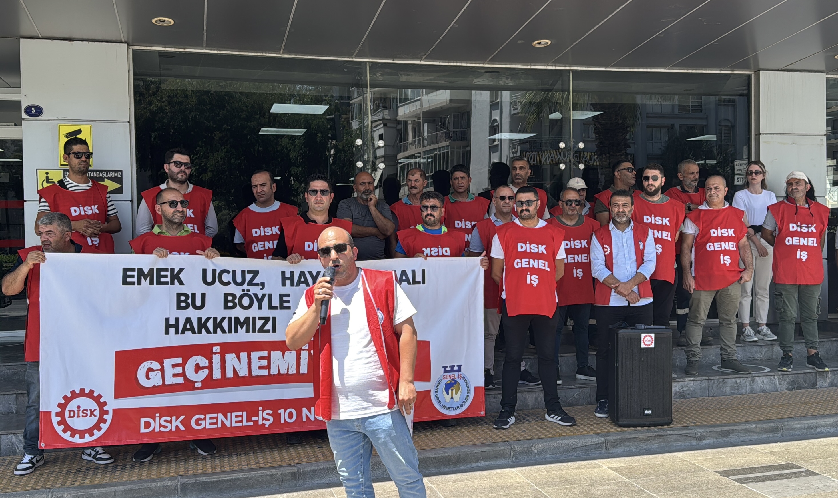 İzmir Karşıyaka Belediyesi işçi eylemi