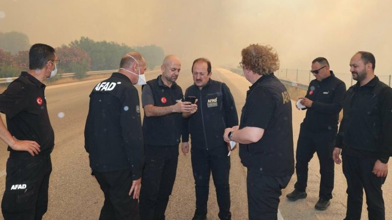 AFAD Başkanı İzmir'deki Yangınları Yerinde İnceledi