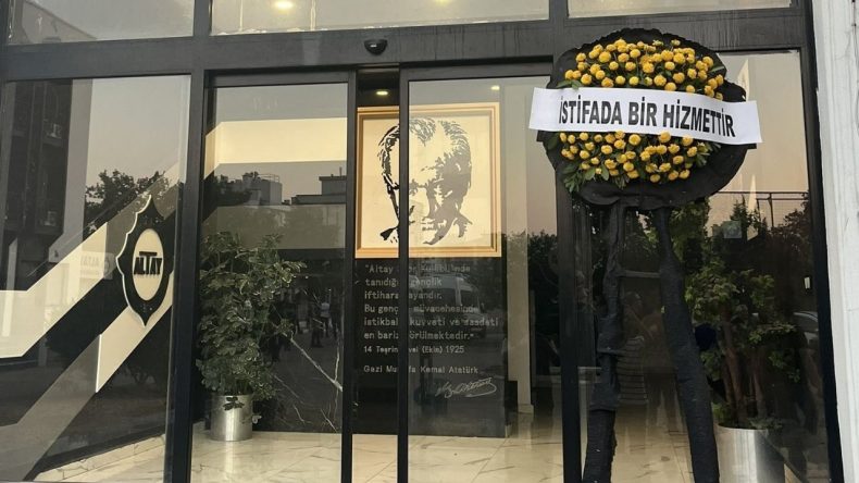Altay'da Kriz Derinleşiyor: Taraftardan Siyah Çelenk Protestosu