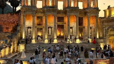 Ay Işığında Medeniyet: Gen&ccedil;ler Efes&rsquo;in Gizemini Keşfetti