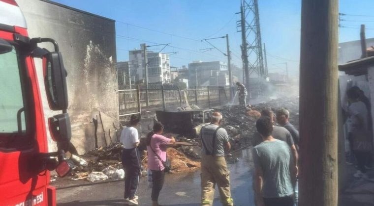Aylardır tehlike saçıyorlardı: Buca’da çöp dağları alev alev yandı