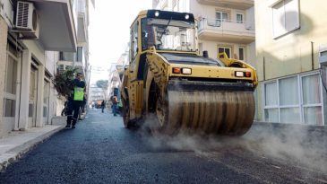Bal&ccedil;ova&rsquo;da asfalt ve kaldırım &ccedil;alışmaları hız kesmiyor