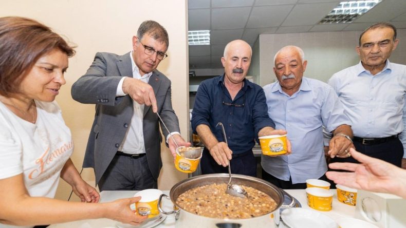 Başkan Cemil Tugay Aşure Bereketini Paylaştı