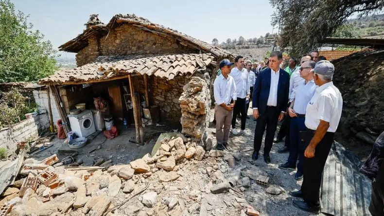 Başkan Tugay Duyurdu: Yangında Zarar Gören Köylerden Su Faturası Alınmayacak