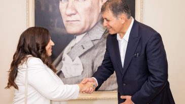 Başkan Tugay'a Veda Ziyareti: Ailemizin Bir Par&ccedil;ası Olmaya Devam Edeceksiniz