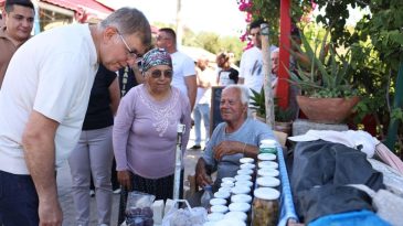 Başkan Tugay'ın Yangın B&ouml;lgelerine Ziyareti: M&uuml;cadelemiz S&uuml;recek