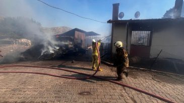 Bayındır'da Yangın Alarma Neden Oldu: Mahalle Sakinleri G&uuml;venli Alanlara Tahliye Edildi