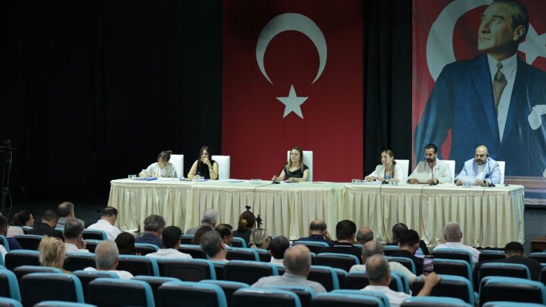 Belediye Meclisinde Duyuruldu: Konak’a İki Yeni Çöp Kamyonu Geliyor