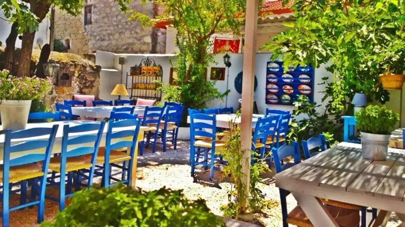 Bohem Tarzı ile Göz Dolduruyor: İzmir'deki Anne ve Oğul İşletmesi Michelin'den İki Ödül Birden Aldı