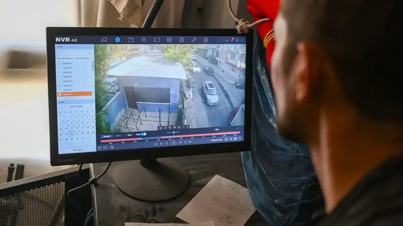 Bornova'da Belediyeye Ait İş Makinelerine Saldırı: Suçlular Güvenlik Kamerasında