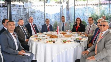 Bornova'dan T&uuml;rkiye'ye &Ouml;rnek Proje: Muhtarlar i&ccedil;in Akademik Seferberlik
