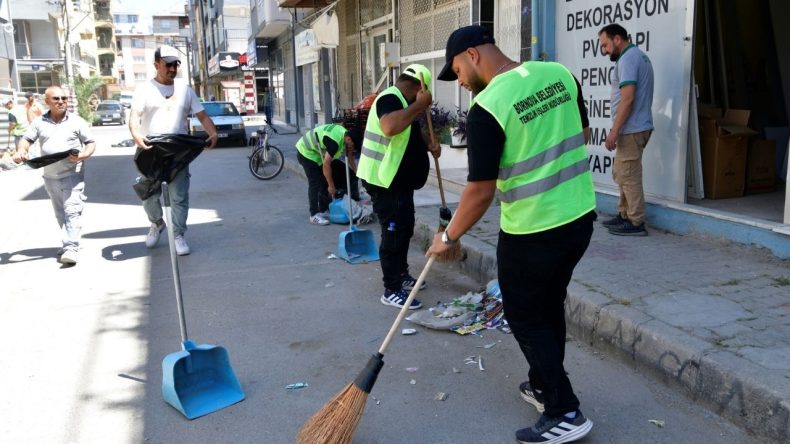 Bornova’da ''Süpürge Timi'' Faaliyette