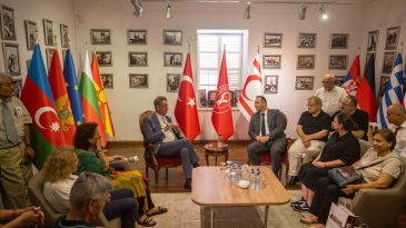 Bornova&rsquo;da Atat&uuml;rk&ccedil;&uuml; Gen&ccedil;lik İ&ccedil;in Rozet T&ouml;reni: ADD'den Başkan Eşki&rsquo;ye Ziyaret