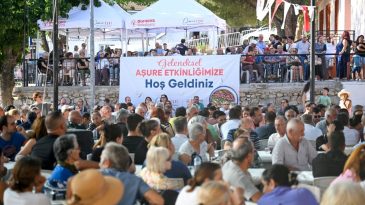 Bornova&rsquo;da Birlik Sofrası: Aşure Kazanları Kaynadı