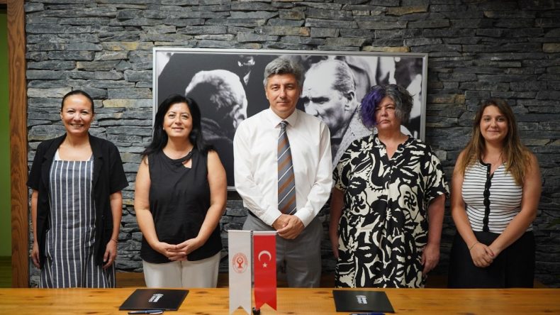 Bornova’da Kadınlara Ücretsiz Hak Eğitimi: 45 Mahallede Hayata Geçiyor!