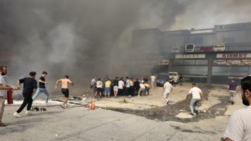 Buca'daki Kundaklama Olayı Esnafı Mağdur Etti: 25 Ara&ccedil; Yandı
