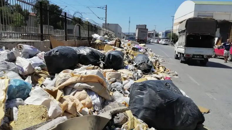 Buca'nın Sorunu: Yangın Tehlikesi İçeren Çöp Yığınları