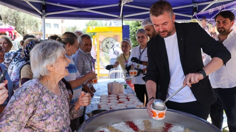 Buca’da Aşure Kazanları Birlik İçin Kaynadı