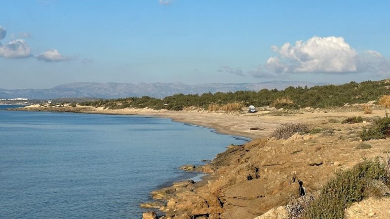 Çatal Azmak Halk Plajı: İzmir’in Ekonomik ve Keyifli Deniz Rotası