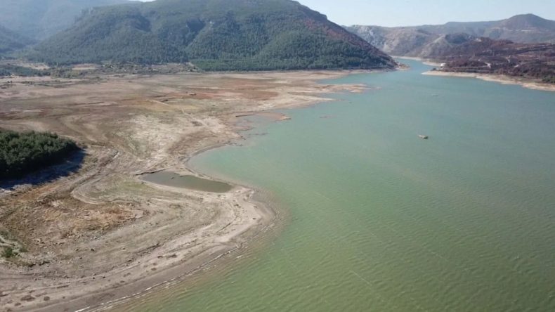 Çeşme'de Su Krizi Tartışması: AKP'nin Önerisine CHP'den Tepki