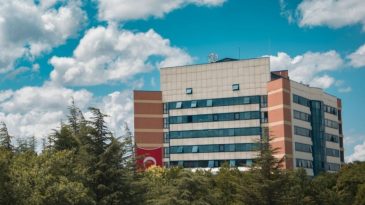 A&ccedil;ık&ouml;ğretim&rsquo;de birleşme kararı: Fak&uuml;lteler tek &ccedil;atı altında toplandı