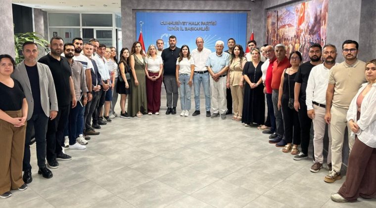 CHP İzmir, Aslanoğlu Olmadan İlk Toplantısını Gerçekleştirdi: Yılgınlık Yok, Direniş Var!