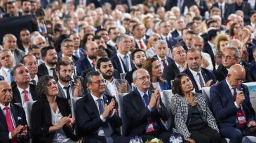 CHP İzmir Milletvekillerinden &lsquo;Kurultay Davası&rsquo; Değerlendirmesi: Kendi İ&ccedil;imizde Kavga Edelim İstiyorlar
