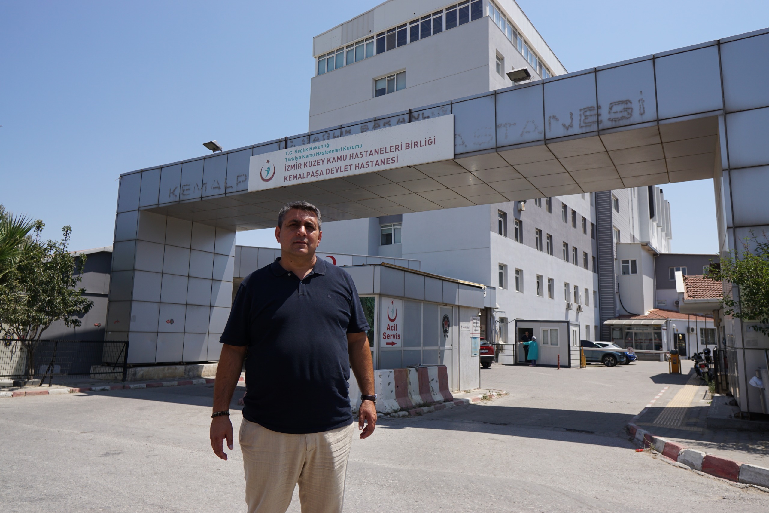 CHP Kemalpaşa İlçe Başkanı Ahmet Yılmaz, geçen günlerde bir fabrikada yaklaşık 600 işçinin etkilendiği zehirlenme olayını açıkladı. Olay sonrası yaşanan suskunluğa dikkat çeken Yılmaz, “Bu sessizlik, olayın üzerinin örtülmek istenmesi” dedi.