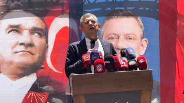 CHP Lideri &Ouml;zg&uuml;r &Ouml;zel İzmir'de &Ouml;nemli A&ccedil;ıklamalarda Bulundu
