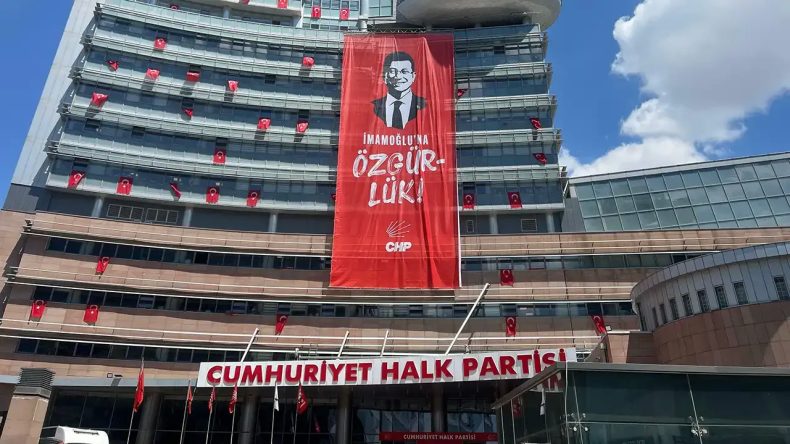 CHP'den Acil Toplantı Kararı: Tüm Belediye Başkanları Ankara'ya Davet Edildi