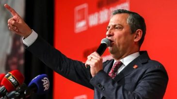 CHP'li Belediyelere Y&ouml;nelik G&ouml;zaltı Operasyonu Sonrası &Ouml;zg&uuml;r &Ouml;zel MYK'yi Topluyor!