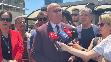 CHP'li Tanal İzmir Adliyesi &Ouml;n&uuml;nde Ses Y&uuml;kseltti: "Bu Soruşturma Bir İtibar Suikastıdır"