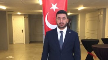 CHP&rsquo;li İl&ccedil;e Başkan Yardımcısı T&uuml;rk Bayrağı Asarken Kaza Ge&ccedil;irdi