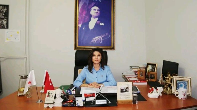CHP’li Onbaşıoğlu Selçuk’taki esnaf krizine dikkat çekti: 400 iş yeri kapandı!