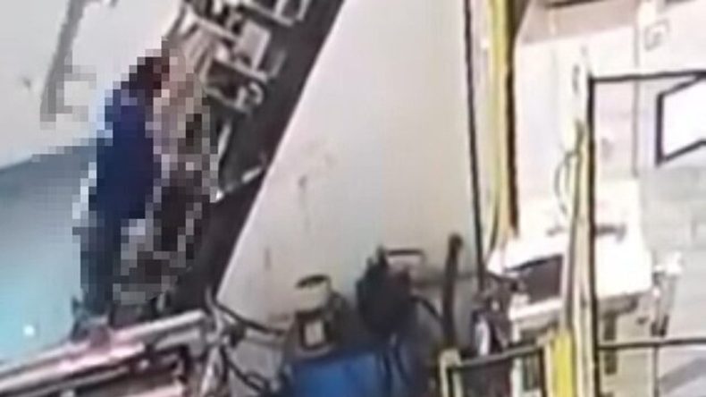 Dehşet Verici Kaza! İşçinin Sırtına Makine Sıkıştı!