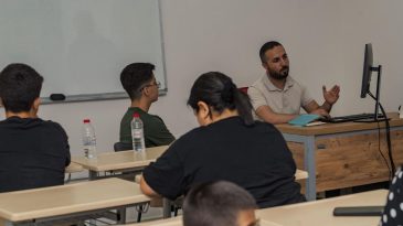 Doğru tercih i&ccedil;in ilk durak: İzmirli &ouml;ğrencilere b&uuml;y&uuml;k destek