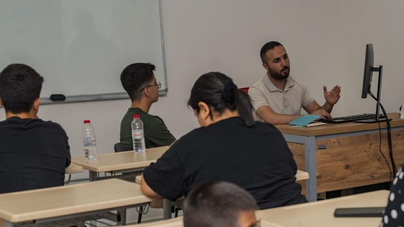 Doğru tercih için ilk durak: İzmirli öğrencilere büyük destek