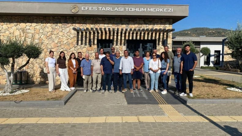 Efes Tarlası’nda Şeftali Üreticilerine Özel Eğitim