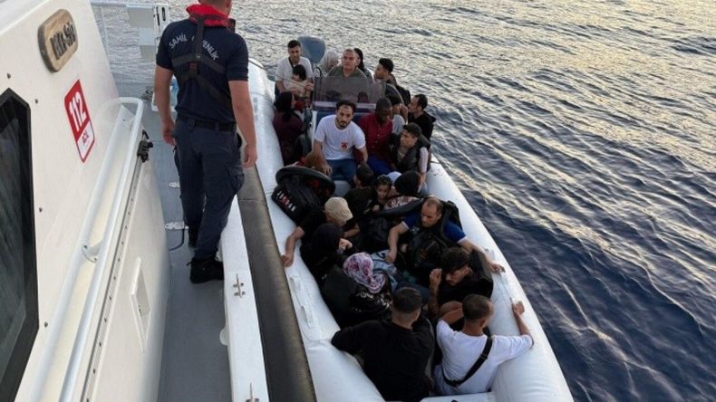 Ege'de Umuda Yolculukta Yeni Kurtarma: 64 Göçmen Elde Edildi
