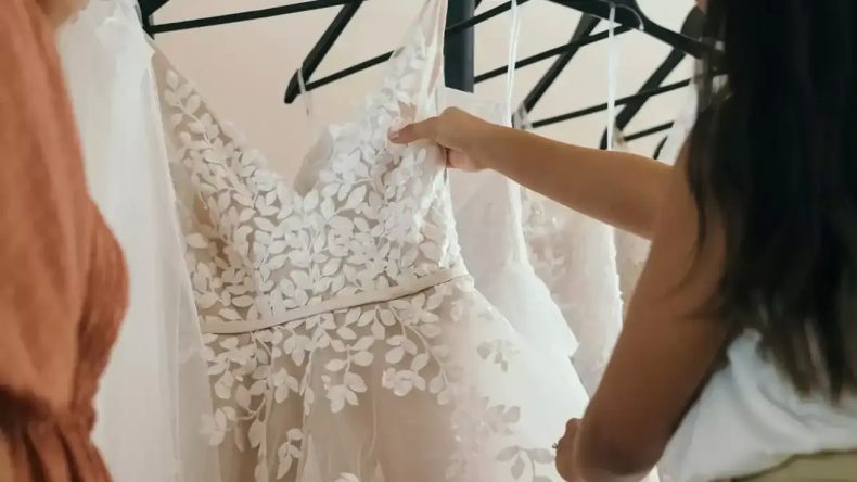 Elbisede Yeni Moda Kiralama: Kazandığı Para ile Mısır'a Giden Bile Var