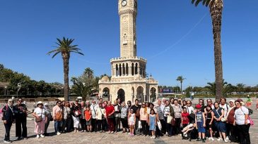 G&uuml;lbah&ccedil;eli Kadınlar İzmir'i Keşfetti: Tarih ve Denizle Buluştular