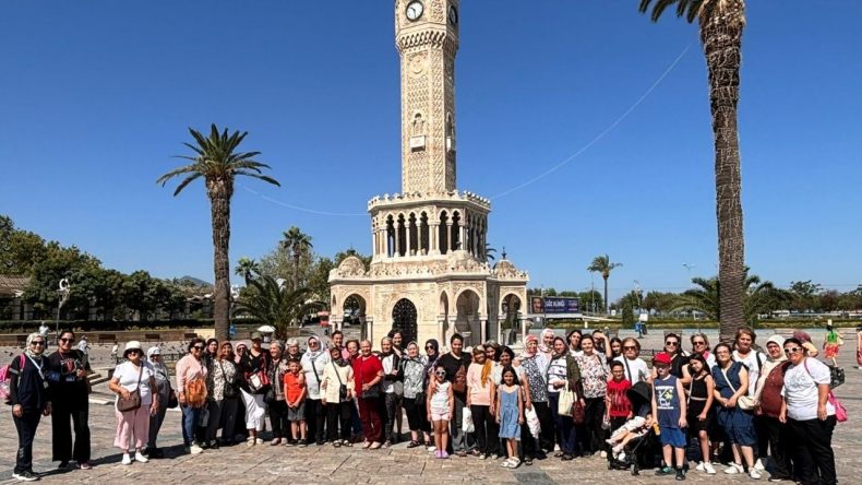 Gülbahçeli Kadınlar İzmir'i Keşfetti: Tarih ve Denizle Buluştular