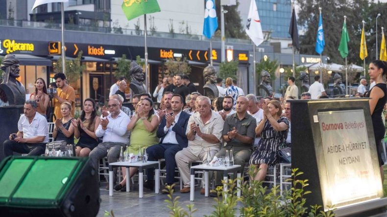 Hürriyetin Notaları Bornova’da Yükseliyor