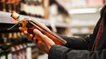 İki alkol grubuna daha zam geldi: &Uuml;nl&uuml; markalarda fiyatlar g&uuml;ncellendi!